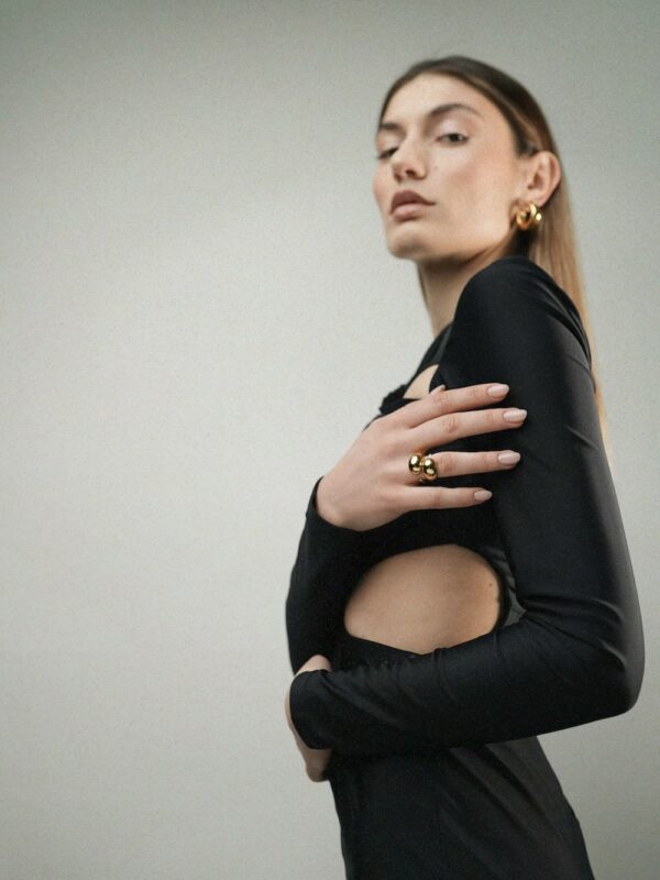 BELSH DUO 18K gold pleated bold asymmetric ring - Image 2