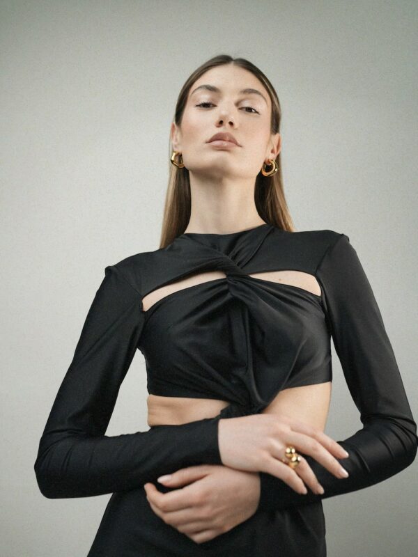 BELSH DUO 18K gold pleated bold asymmetric ring - Image 4
