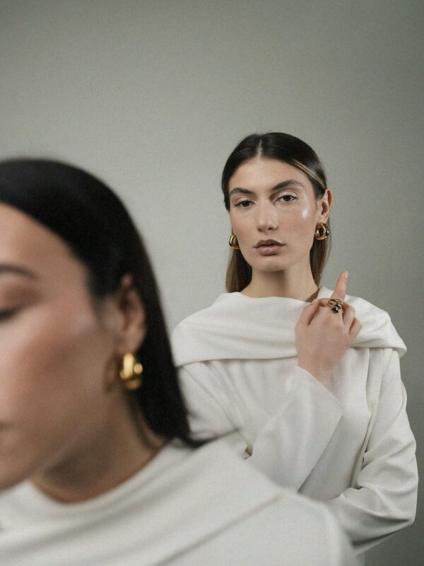 KOMAN 18K gold pleated hoops - Image 4