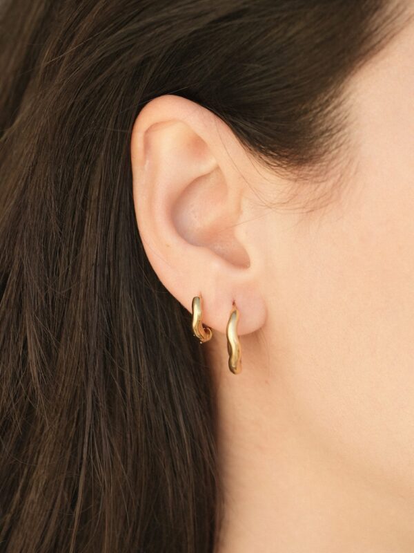 Vunoi small - 18 k gold plated hammered earrings  - Image 3