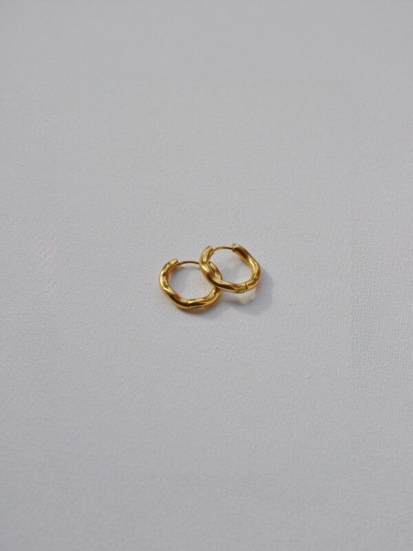 Vunoi small - 18 k gold plated hammered earrings 