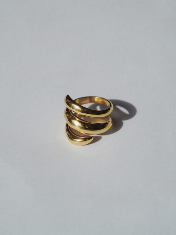 TAMARA 18K Gold Plated Wavy Ring - Image 3