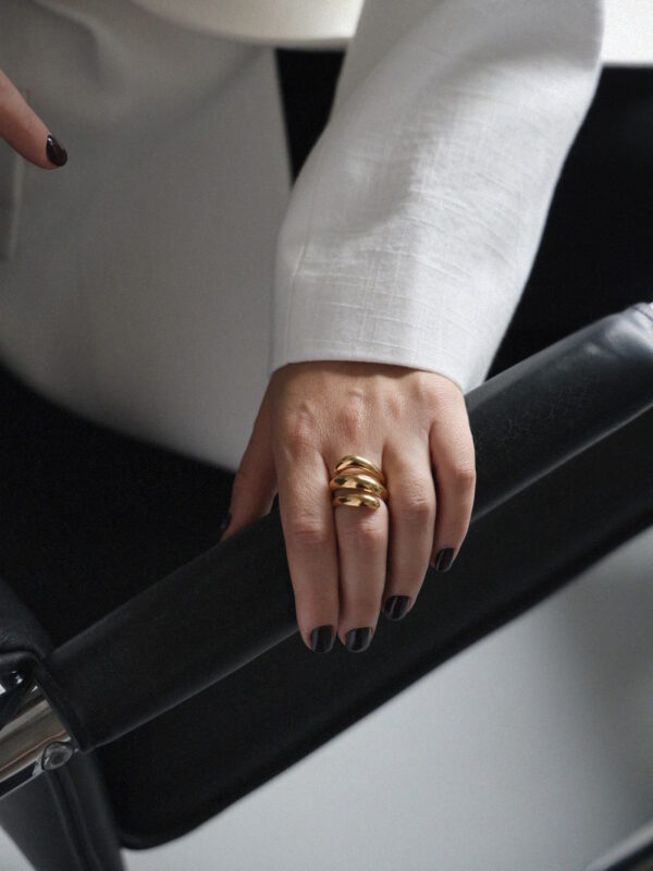 TAMARA 18K Gold Plated Wavy Ring - Image 4