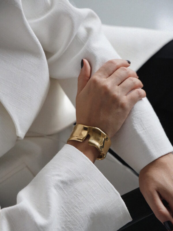 VALBONA 18K Gold Plated Hammered Bracelet